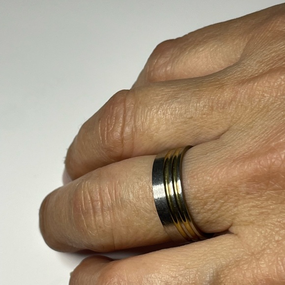 NWT UNISEX RING FOR MEN AND WOMEN, STAINLESS STEEL, SIZE 10 - Picture 7 of 17